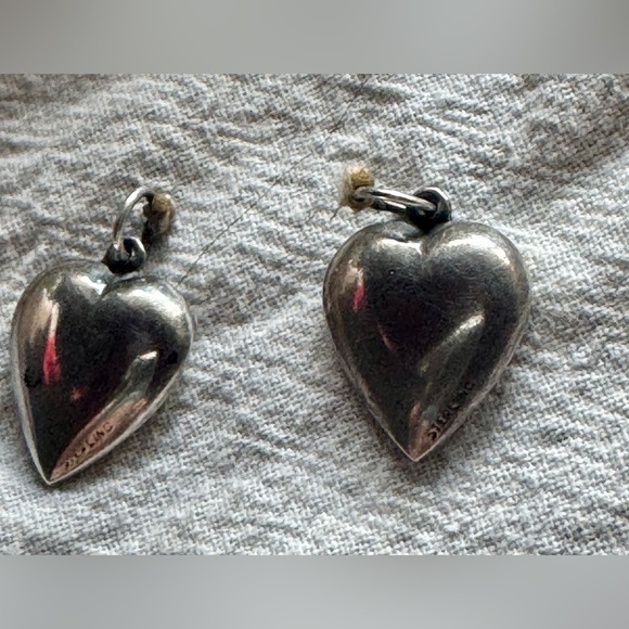Antique Old Sterling Silver Hearts Charms Pair With Dogs Excellent Condition! - Picture 2 of 2
